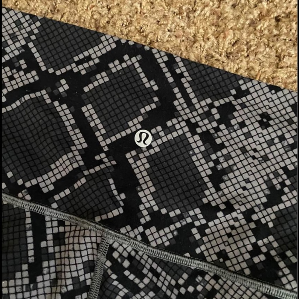 Lululemon snakeskin crops